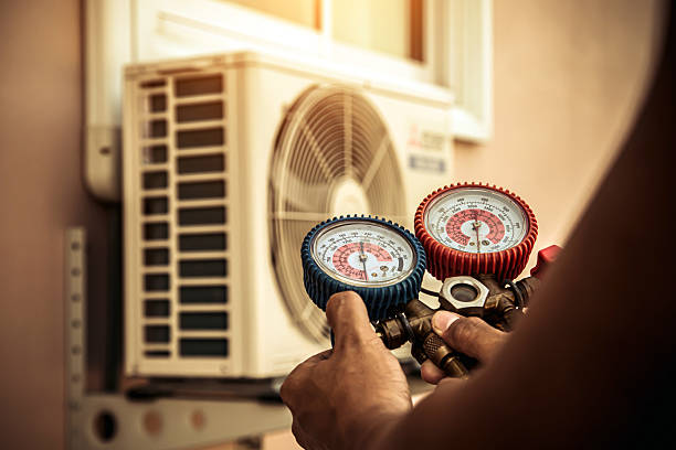 Professional Ac Installation technician working in Barberville, FL